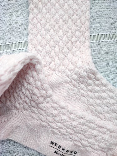 Max Mara Weekend Baby Pink πΈ Bubble Knit Pattern Socks NWOT - Picture 3 of 4