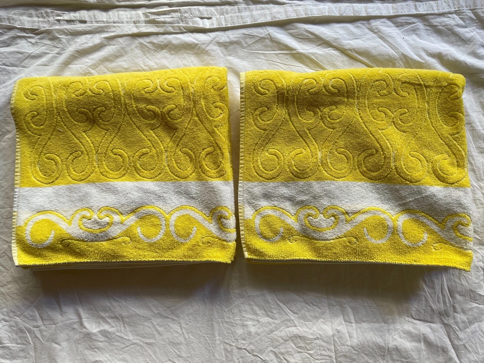 Vtg Set of Two Marshall Field & Company Bath Towels Yellow White Swirl