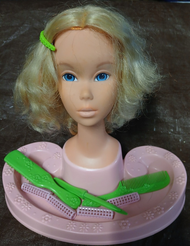 vintage 1971/1972 Mattel Quick Curl Barbie Beauty Center (Model #4027).
