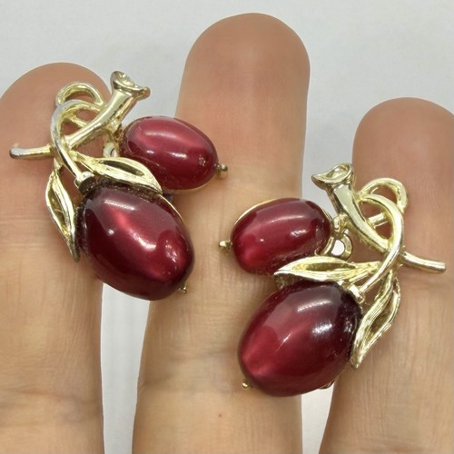 Vtg Lisner Cherry Berry Red Thermoset Plastic Cabochon Fruit Earrings Clip-on