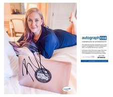 Rebecca Yarros "Fourth Wing" Author AUTOGRAPH Signed Autographed 8x10 Photo ACOA