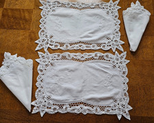Vintage white table linen placemat x 2 with 2 matching napkins/ serviettes
