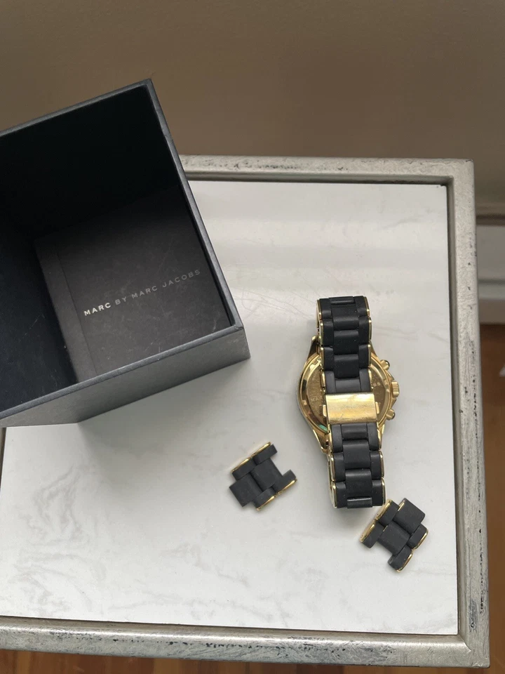 RELOJ MARC JACOBS ENVUELTO SILICONA Foto 2 de 4