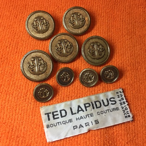 Bonito juego de botones de color latón boutique Ted Lapidus de diseñador vintage