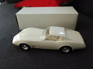 1976-Chevrolet-Corvette-Stingray-Dealer-Promo-Car-with-Original-Box-Dark-White
