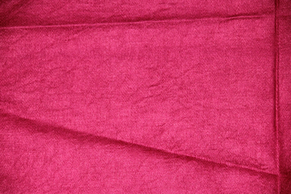 Tissu rose foncé, sans doute soie. 75 x 35/56 cm - Photo 3/3