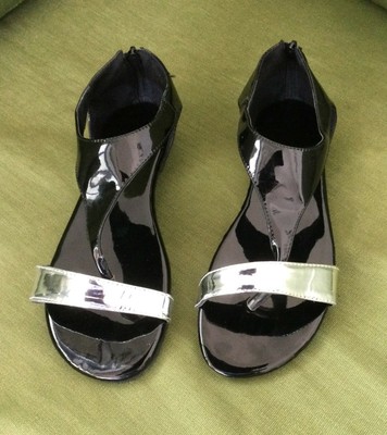 zip flip flop sandals