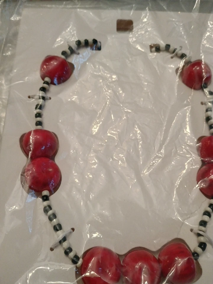 ZARA Woman SS25 CHERRY Shaped BEADs NECKLACE Red Black white stripe 1856/120/600 — 第 2/4 张图片