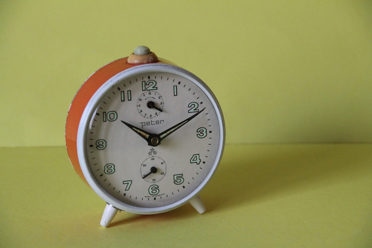 seltener Wecker Peter Orange 021827