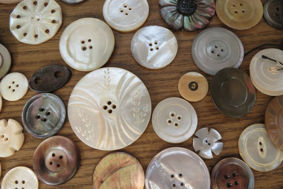 EXCELENTE GRUPO de 116 BOTONES DE MODA en MADRE DE PERLA Y ABULÓN Antiguo Foto 4 de 4