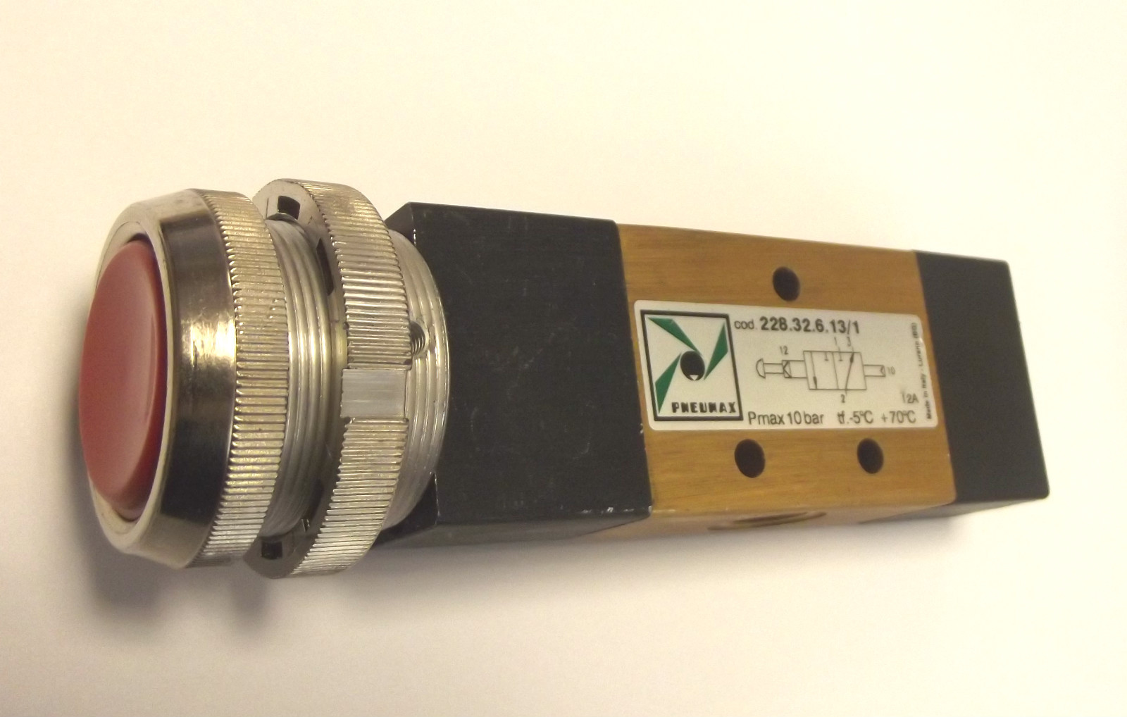 Pneumax 228.32.6.13/1 Valve  -1/8 Bsp Spring Return can be panel Mounted