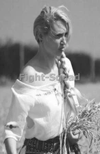 WW2 Picture Photo Young Bund Deutscher Mädel League German Girls on Field 2759