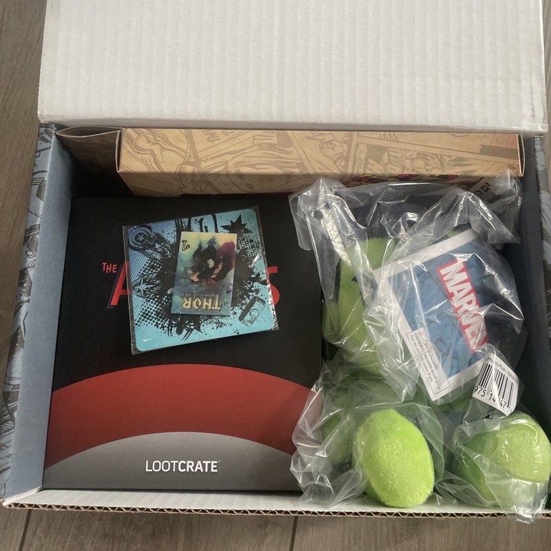 MARVEL Super Collectibles  box plush pin socks ice cube tray loot box