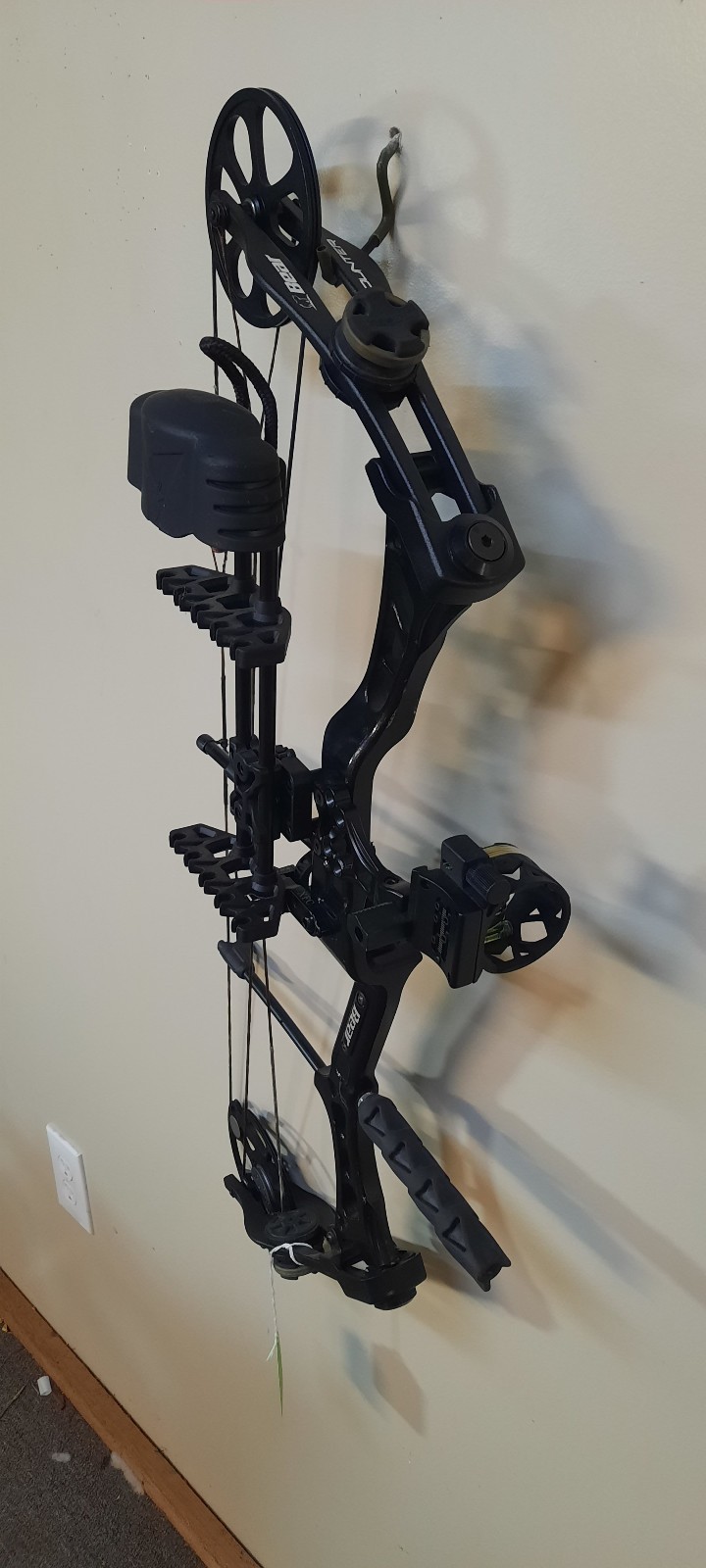 USED - Bear Encounter - RH - 65# - 27-32" DL - Black