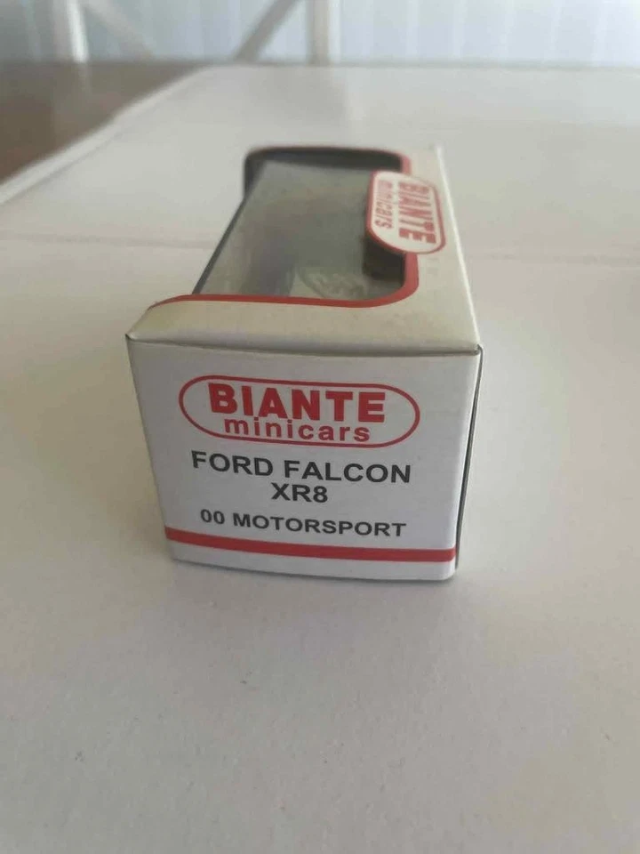 BIANTE МАСШТАБ 1/64 ЛИТАЯ МОДЕЛЬ 2002 FORD FALCON XR8 00 MOTORPORT CRAIG LOWNDES КАК НОВАЯ - Изображение 2 из 4