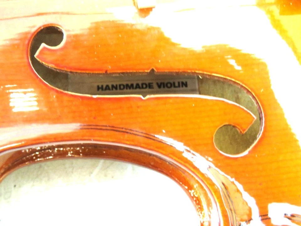 UNBRANDED HAND MADE 1/2 SIZE VIOLIN IN CANVAS CASE - Image 3 of 4