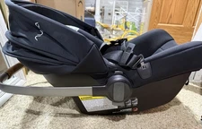 Nuna Pipa Lite R (w/ insert) with Pipa Relx Base - Pre-owned, Manufactured 2020