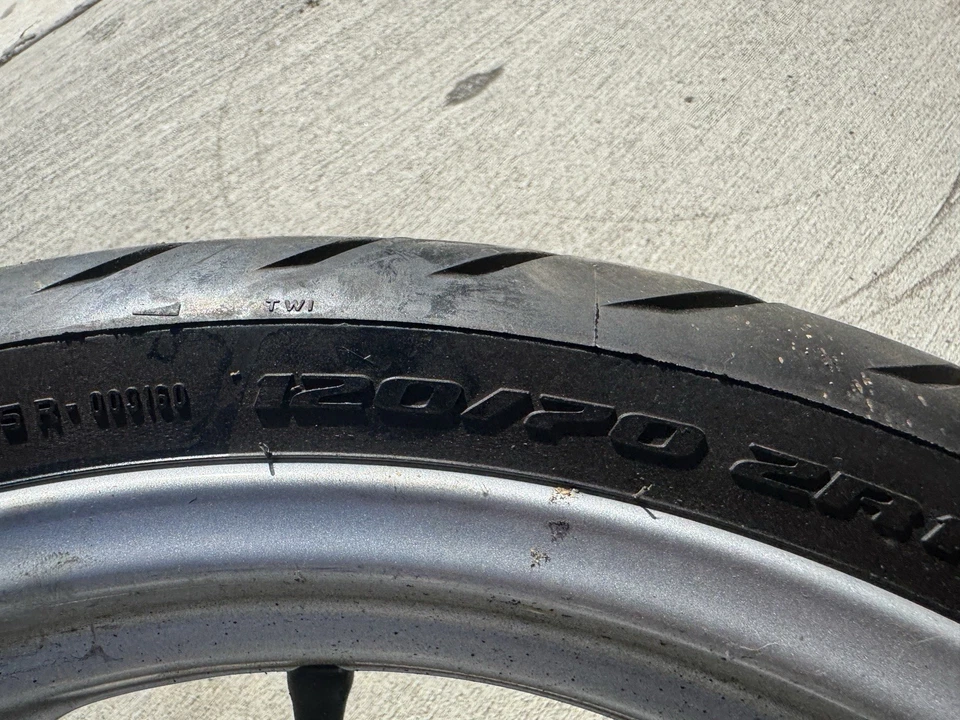 Llanta delantera BMW R1150R R1150RS R1150RT 2000-2006 con rotores de disco de freno y neumático Foto 2 de 4