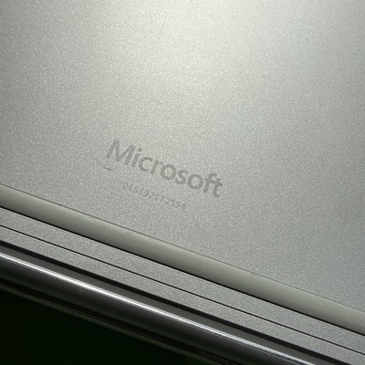Microsoft Surface Book 13.5 inch (128GB, Intel Core i5 6th Gen