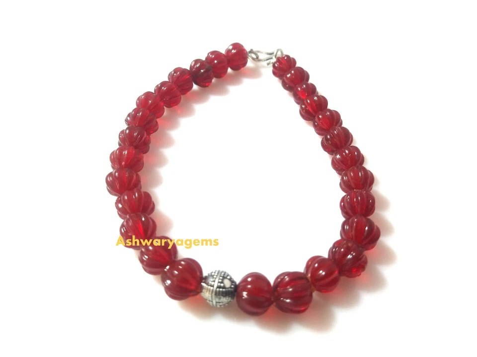 Pulsera colgante de metal con cuentas talladas en sandía color rubí creada en laboratorio 7" Foto 3 de 4