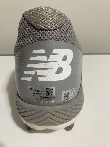 2019 Gio Urshela NY Yankees Game-Used Autographed New Balance Cleat Fanatics MLB - Picture 5 of 9