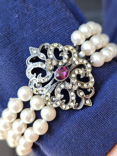 Vintage Victorian Revival Rhinestone Clasp Triple Strand Faux Pearls Bracelet - Picture 5 of 15