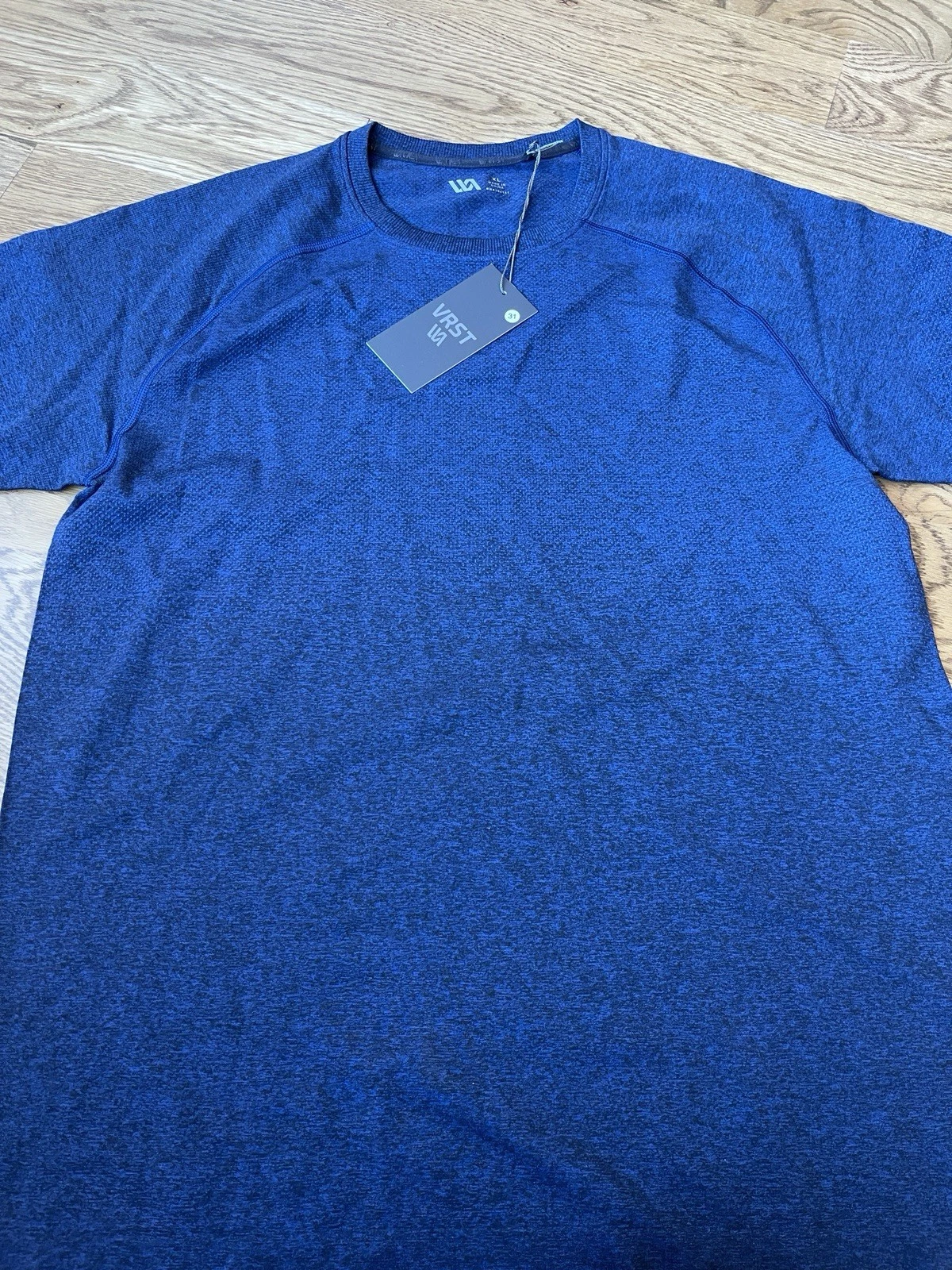 VRST Mens Blue Black Circuit Seamless Short Sleeve Top Stretch Size XL NWT