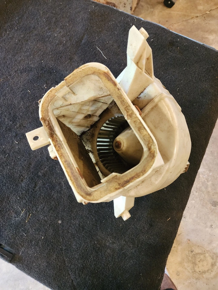 MOTOR SOPLADOR CALENTADOR MITSUBISHI STARION CONQUEST 1987 CON MONTAJE CAJA CARCASA Foto 2 de 4