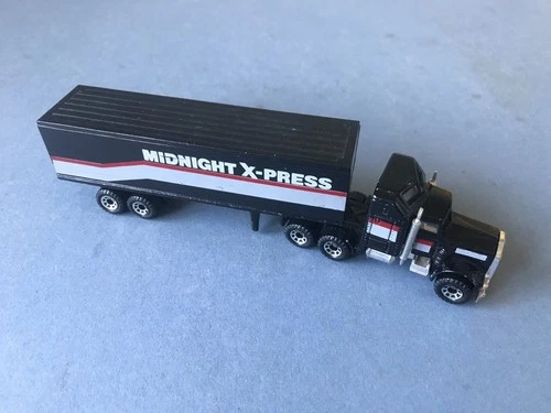 Kenworth Aerodyne & Articulated trailer - Matchbox 1981 - Midnight X-Press