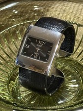 Vintage Working 1990s Gucci 7800 Series Black Leather Cuff Watch
