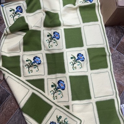 Vintage Handmade Crocheted Granny Square Afghan Green Multicolor Floral 75x47