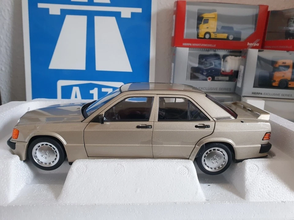 Mercedes 190 E 2.3-16 W201 Rauchsilber metallic 1984 1:18 Norev 183831 - Bild 3 von 4