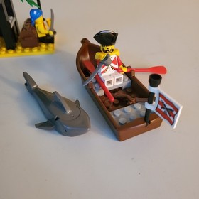 Lego 6258 Pirate Smuggler's Shanty Set Complete With Instructions
