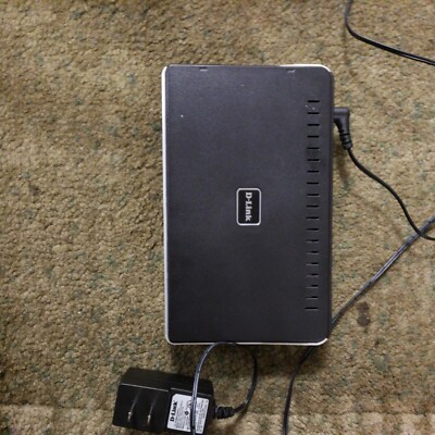 D-Link DGS-2208 8-Port 10/100/1000 Gigabit Ethernet Desktop Switch W/ Adapter
