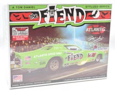 Atlantis "The Fiend"  Tom Daniel Funny Car Dragster 1:32 Snap Model Kit M8278