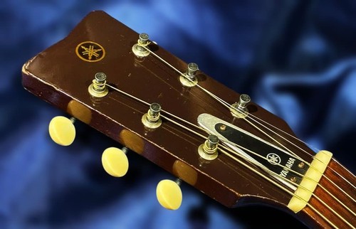 Japan vintage sound Yamaha FG140 red label, string height adjusted, trial