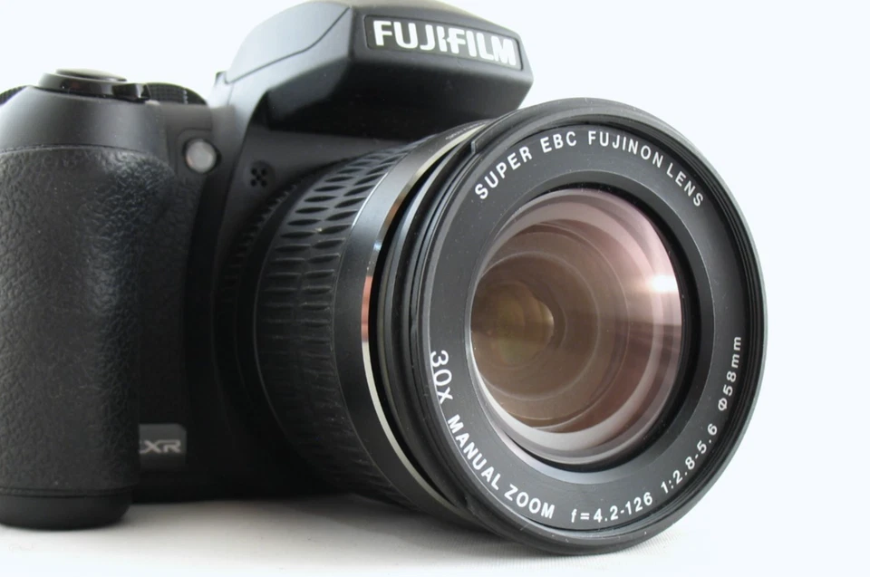 Fuji FinePix HS30EXR D-SLR style Bridge Camera 24-720mm 30x Zoom Lens +16GB - Image 2 of 4