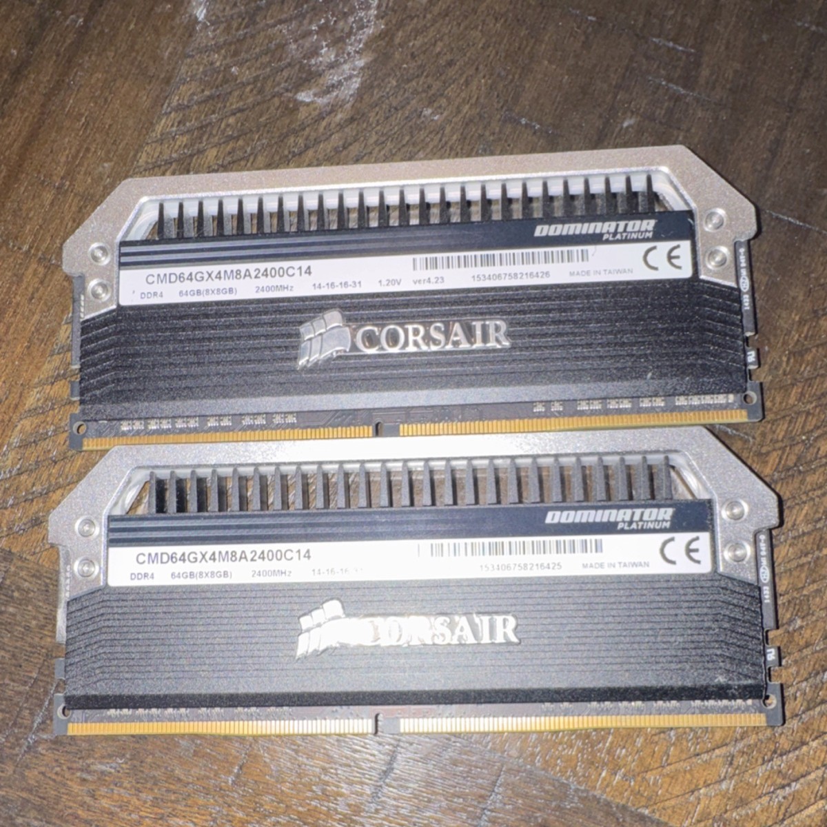 Corsair Dominator Platinum DDR4-2400 16GB (2x8GB) DIMM 288-Pin RAM