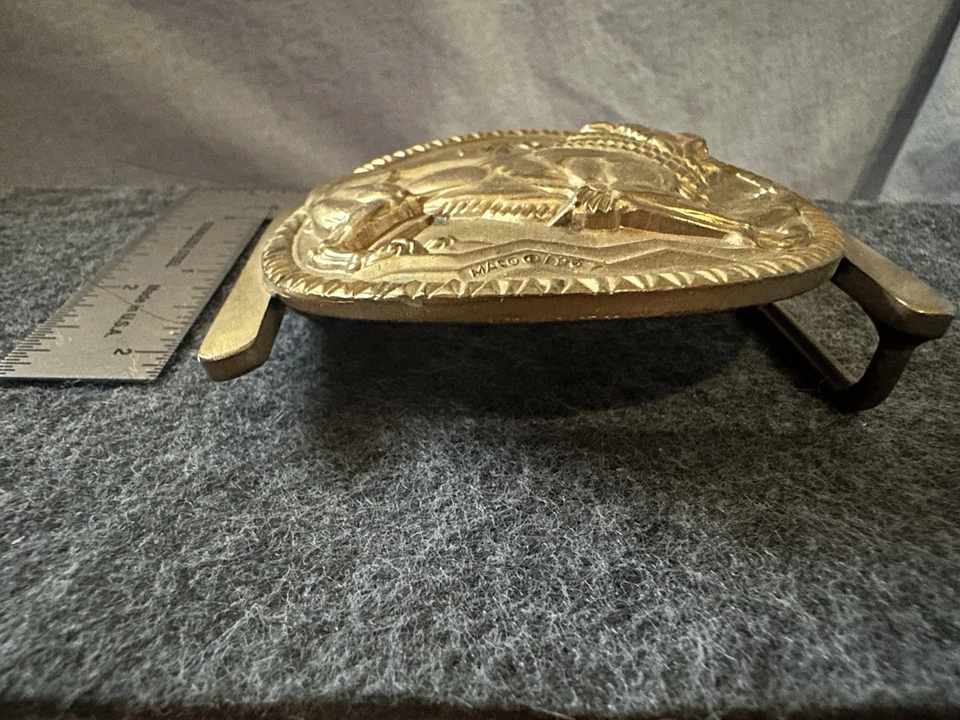 Hebilla de cinturón vintage 1967 MACO Medallic Art Co Leo Zodiac Foto 2 de 4