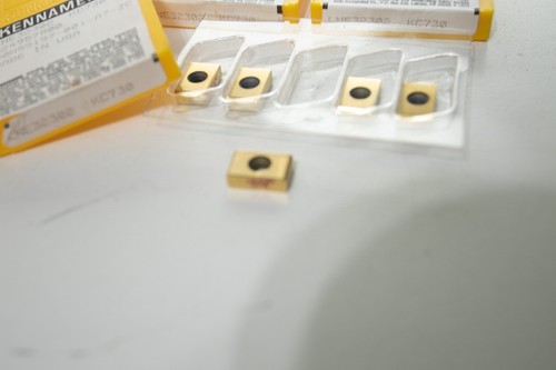 Kennametal 5 Pcs LNE 32302 Carbide Insert - Picture 3 of 4