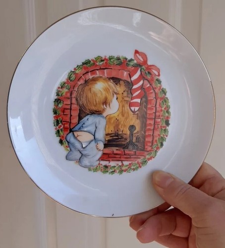Jasco Japan White Plate Boy Stocking Fireplace Porcelain Holiday Christmas 1982 - Picture 2 of 8