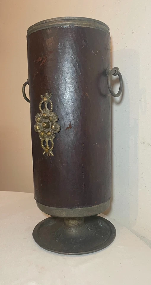 antiguo soporte bastón para paraguas con patas de bronce envuelto en cuero de principios de 1800 Foto 2 de 4