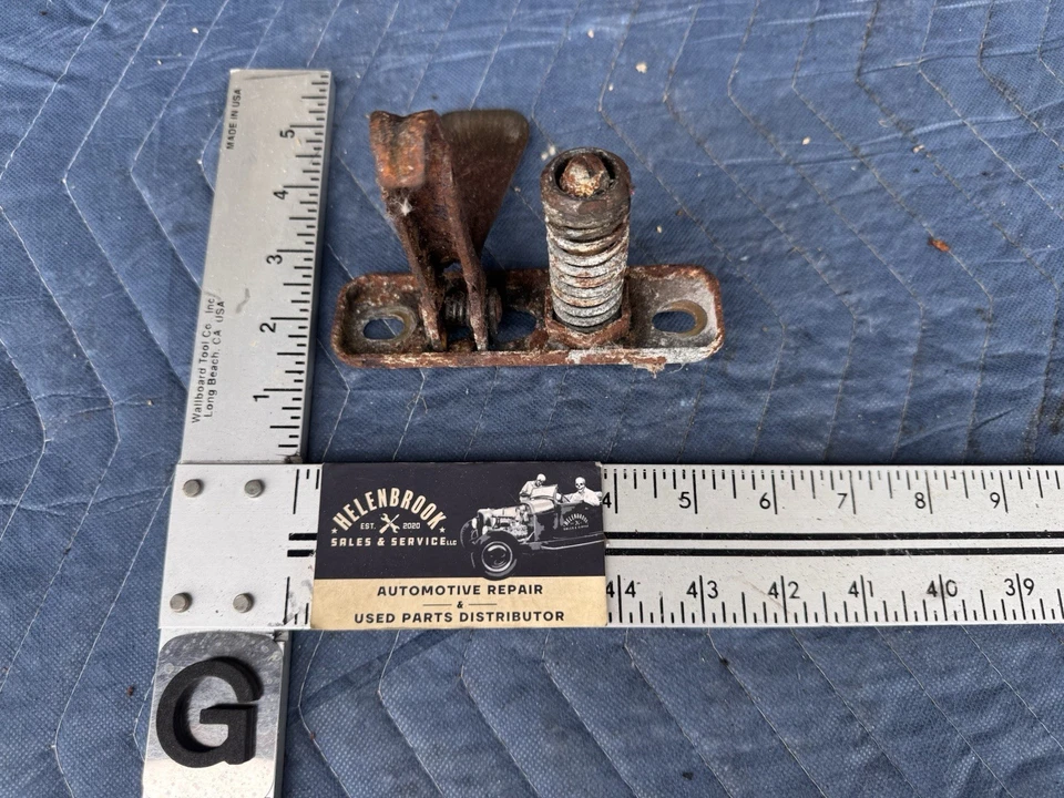 Volvo 240 244 245 1986-1993 capó delantero pestillo liberación manija captura OEM #4919E Foto 2 de 4