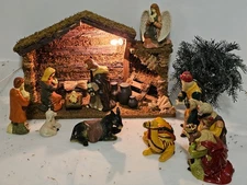 Thomas Pacconi Classics 17 Piece Large Nativity Set W/Stable, Felt, Light & COA