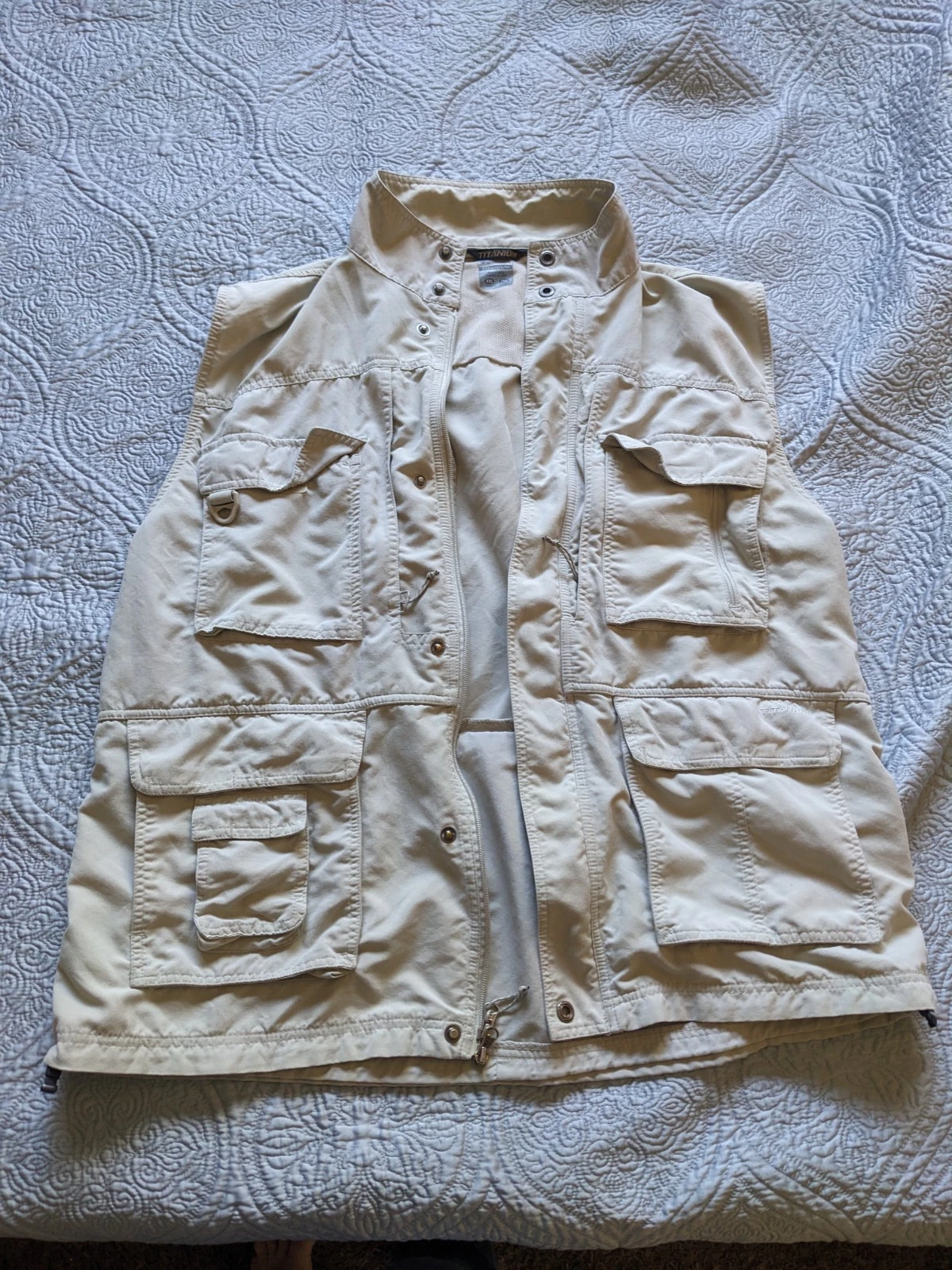 Columbia Titanium Vest Mens XXL 2XL Beige Cargo Full Zip Hiking Fishing Safari