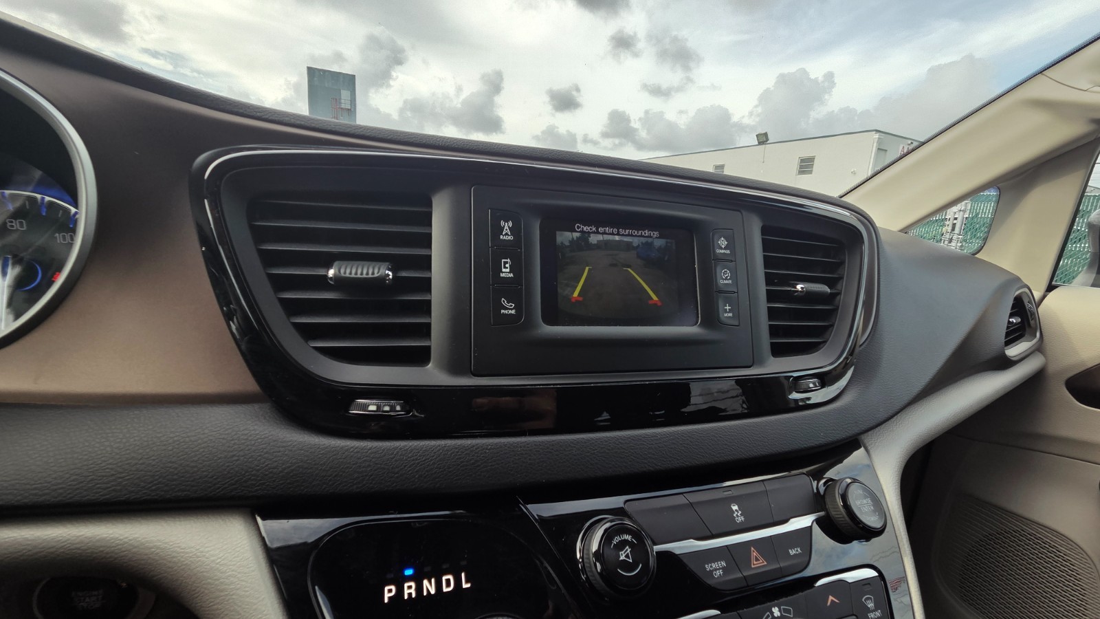 Chrysler Pacifica - Image 29