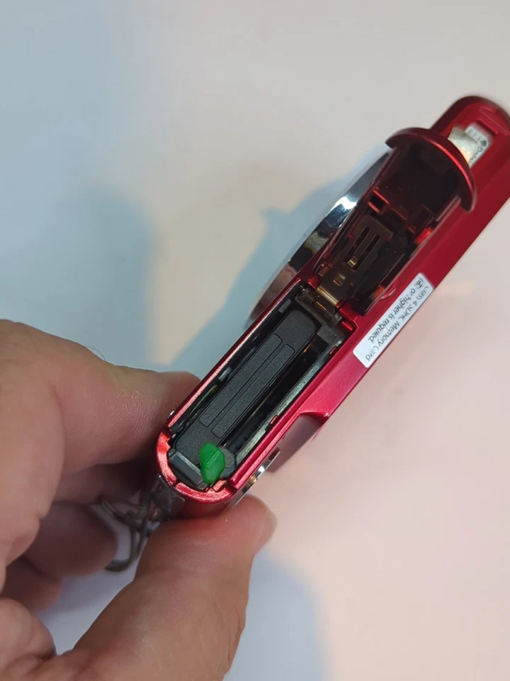 POLAROID iE826 18MP DIGITAL CAMERA - Spares Repairs Not Charging  - Image 4 of 4