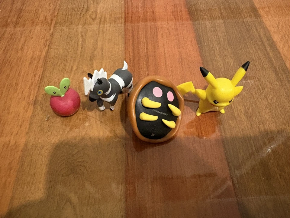 Lote de 4 Nintendo Pokemon Jazzwares Foto 2 de 4