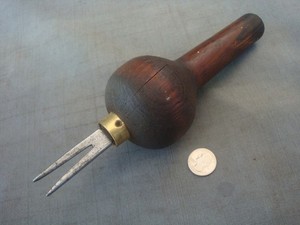 Antique Wood HandTool Garden Lawn Weed Pulling Ball Aerator 9-1/2"