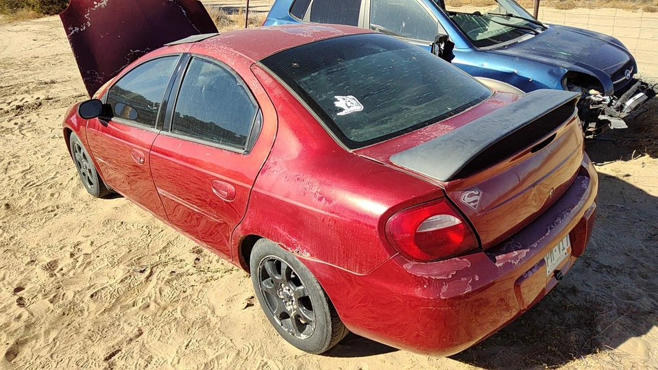 Оригинальная неоновая крышка клапана 2000–2005 Dodge 2,0 л 4777487af - Изображение 4 из 4